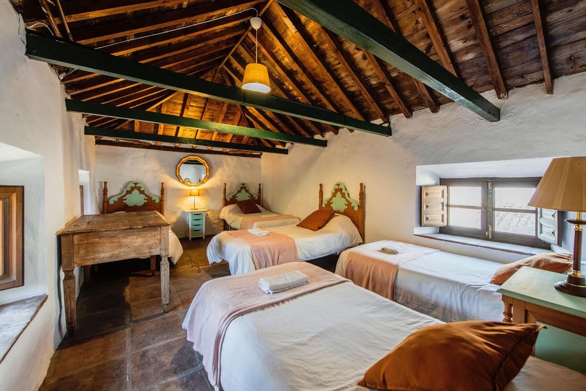 16 soveværelse Finca/Landehus til salg i Malaga by med swimmingpool - € 2.650.000 (Ref: 9589696)