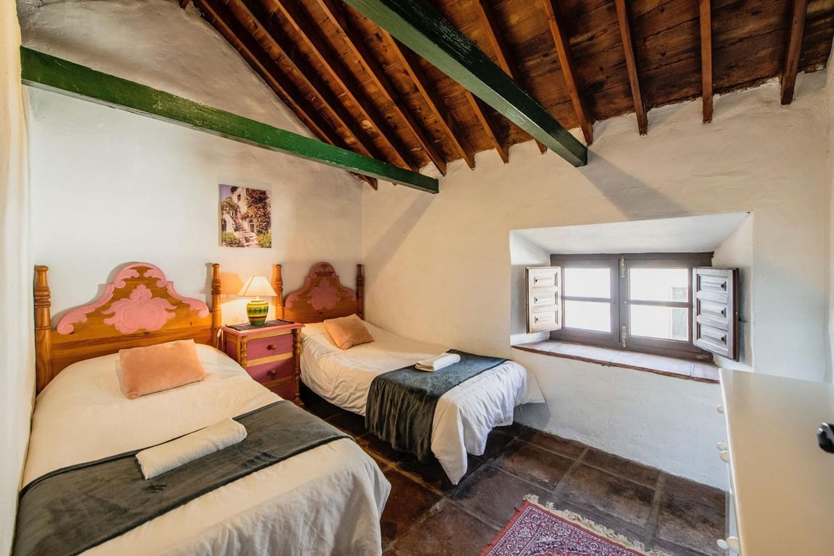 16 soveværelse Finca/Landehus til salg i Malaga by med swimmingpool - € 2.650.000 (Ref: 9589696)