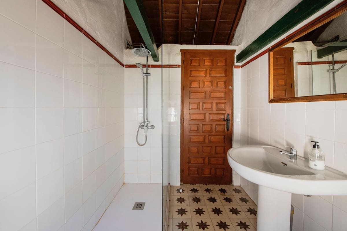 16 soveværelse Finca/Landehus til salg i Malaga by med swimmingpool - € 2.650.000 (Ref: 9589696)