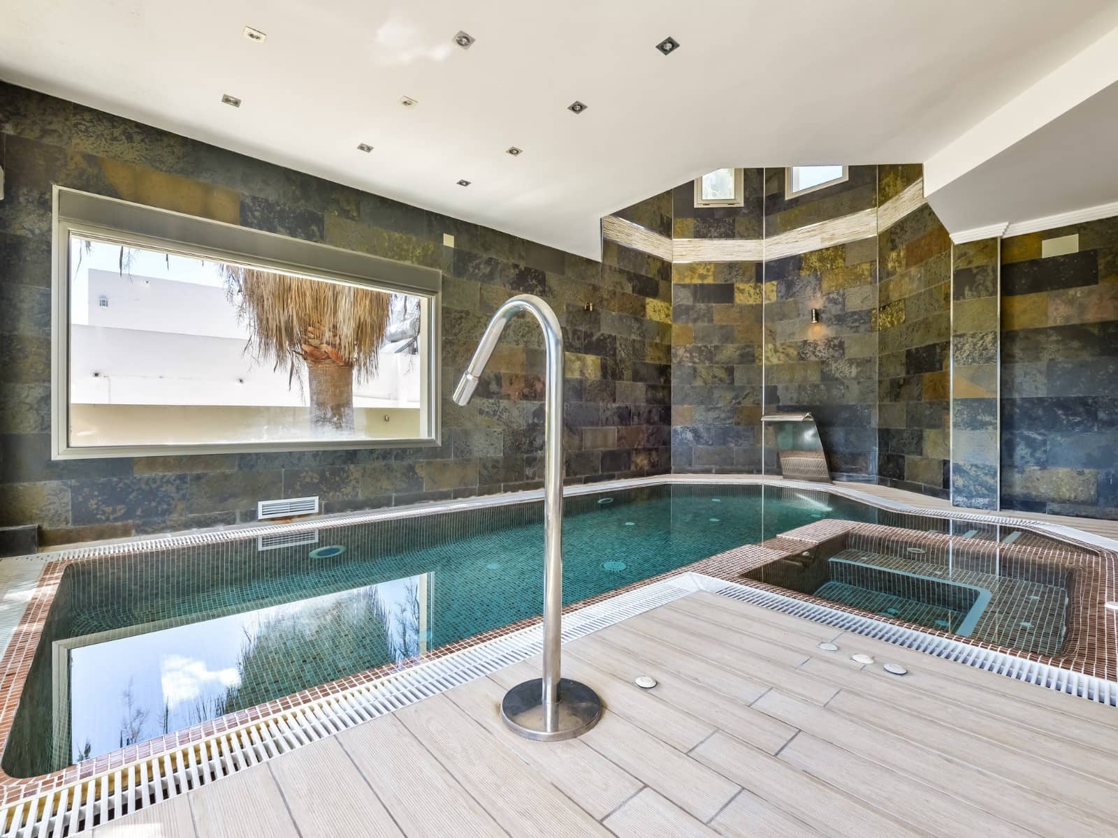 5 bedroom Villa for sale in Benissa with pool garage - € 1,699,999 (Ref: 9589704)