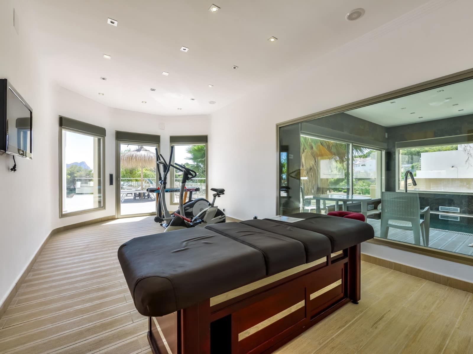 5 bedroom Villa for sale in Benissa with pool garage - € 1,699,999 (Ref: 9589704)