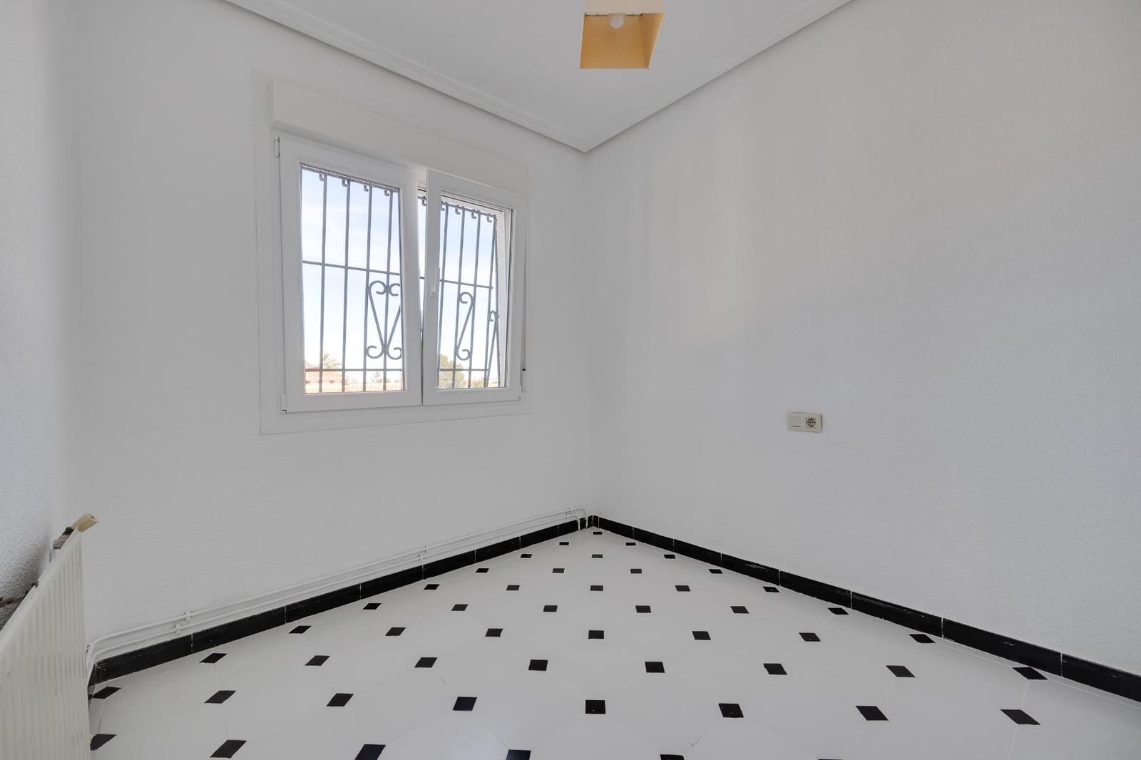 3 sypialnia Willa na sprzedaż w Torrevieja z basenem - 380 000 € (Ref: 9589746)