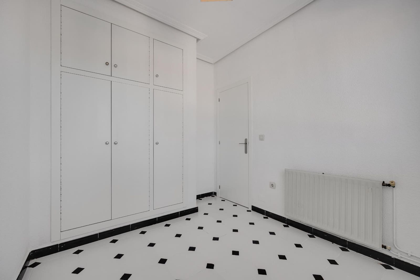 3 sypialnia Willa na sprzedaż w Torrevieja z basenem - 380 000 € (Ref: 9589746)