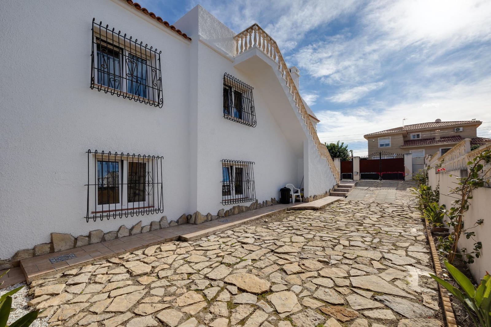 3 sypialnia Willa na sprzedaż w Torrevieja z basenem - 380 000 € (Ref: 9589746)