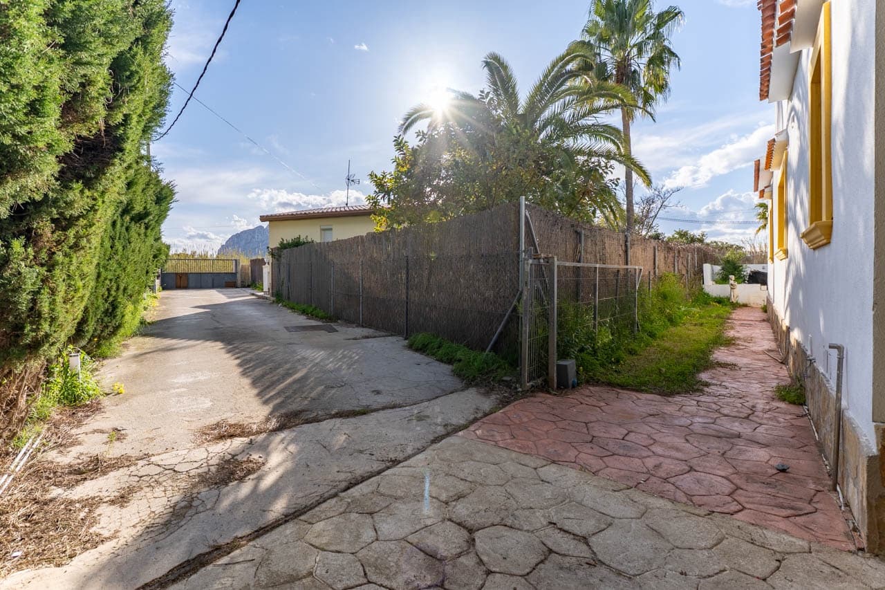 4 sypialnia Willa na sprzedaż w Denia z basenem garażem - 659 000 € (Ref: 9589747)