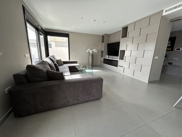 5 Zimmer Villa zu verkaufen in Los Balcones mit Garage - 950.000 € (Ref: 9589769)