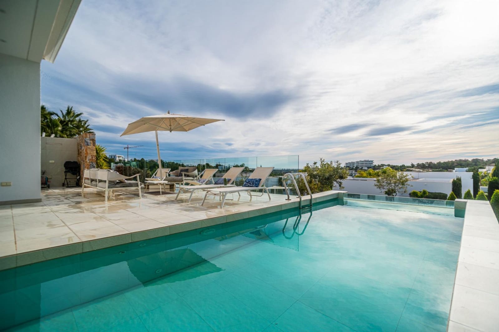 Chalet de 4 habitaciones en Orihuela Costa en venta con garaje - 950.000 € (Ref: 9589870)