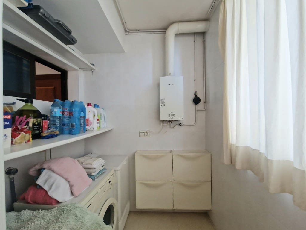 1 sovrum Lägenhet till salu i Benidorm med pool - 309 000 € (Ref: 9589889)