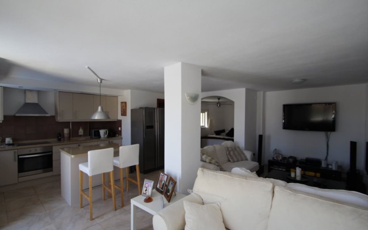 4 quarto Moradia para venda em Villamartin - 345 000 € (Ref: 9589900)