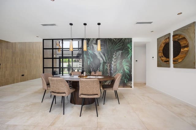 5 bedroom Villa for sale in Torrevieja - € 1,250,000 (Ref: 9589911)