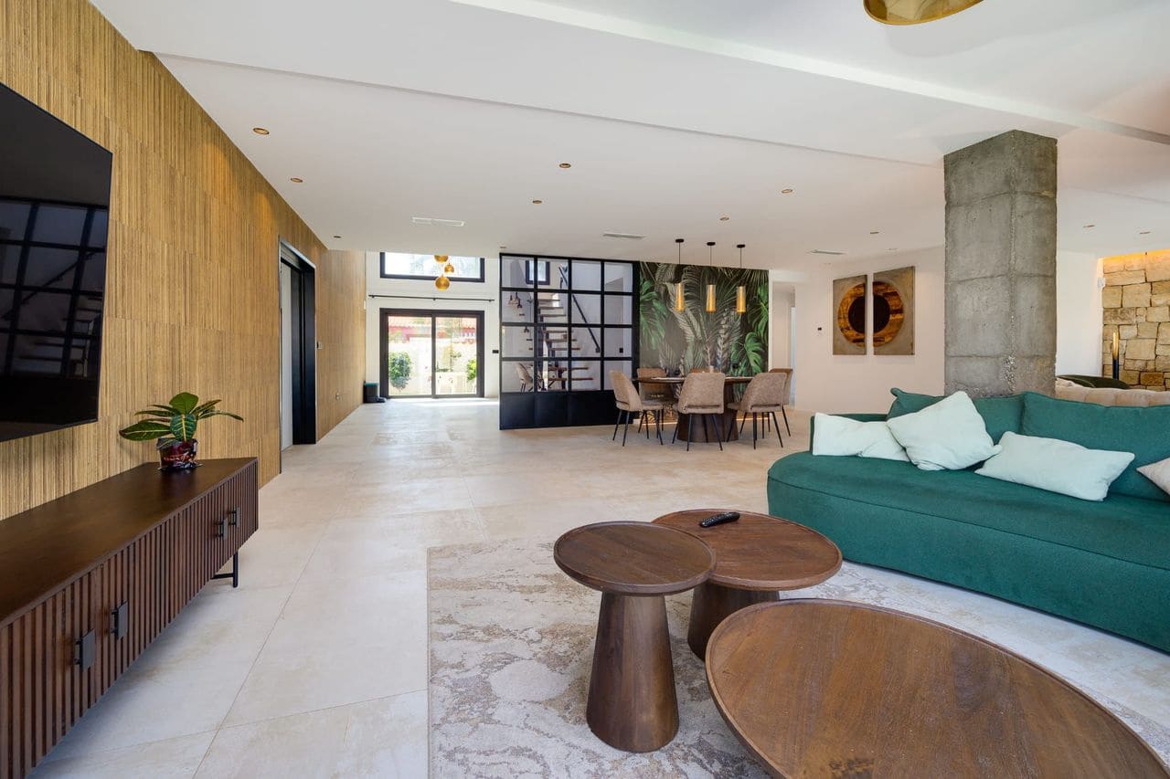 5 bedroom Villa for sale in Torrevieja - € 1,250,000 (Ref: 9589911)