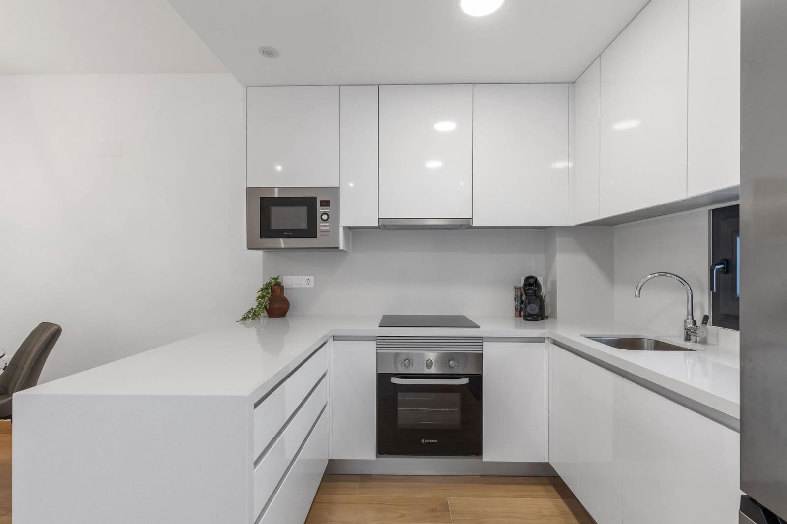 2 makuuhuone Bungalow myytävänä paikassa Torrevieja mukana uima-altaan - 363 000 € (Ref: 9589914)