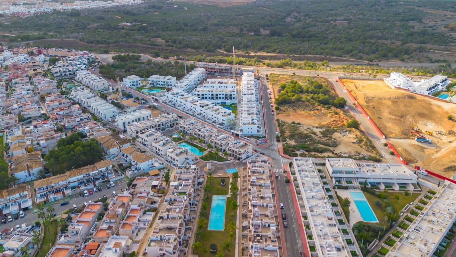 2 makuuhuone Bungalow myytävänä paikassa Torrevieja mukana uima-altaan - 363 000 € (Ref: 9589914)