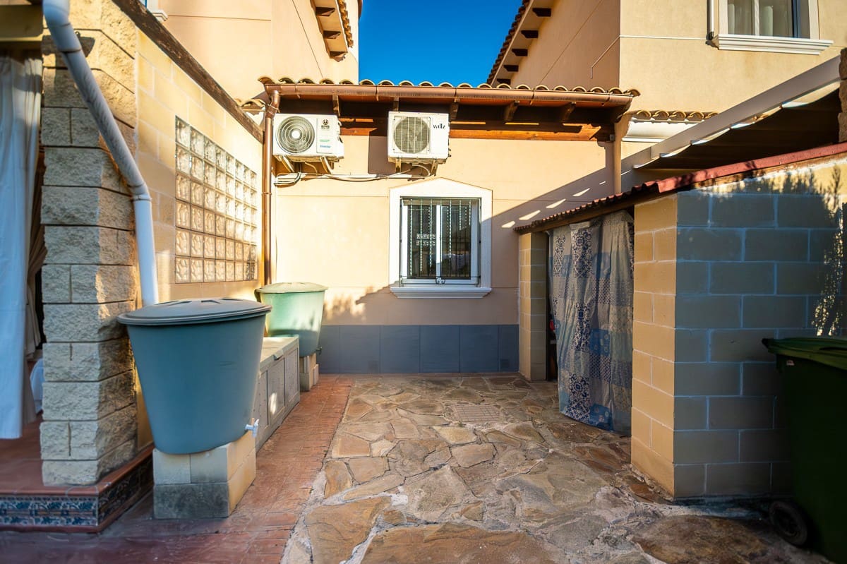 4 slaapkamer Villa te koop in Benferri - € 245.000 (Ref: 9589929)