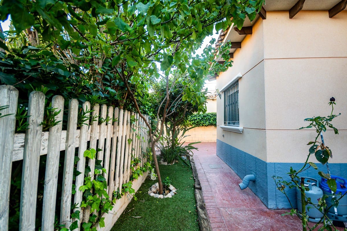 4 slaapkamer Villa te koop in Benferri - € 245.000 (Ref: 9589929)