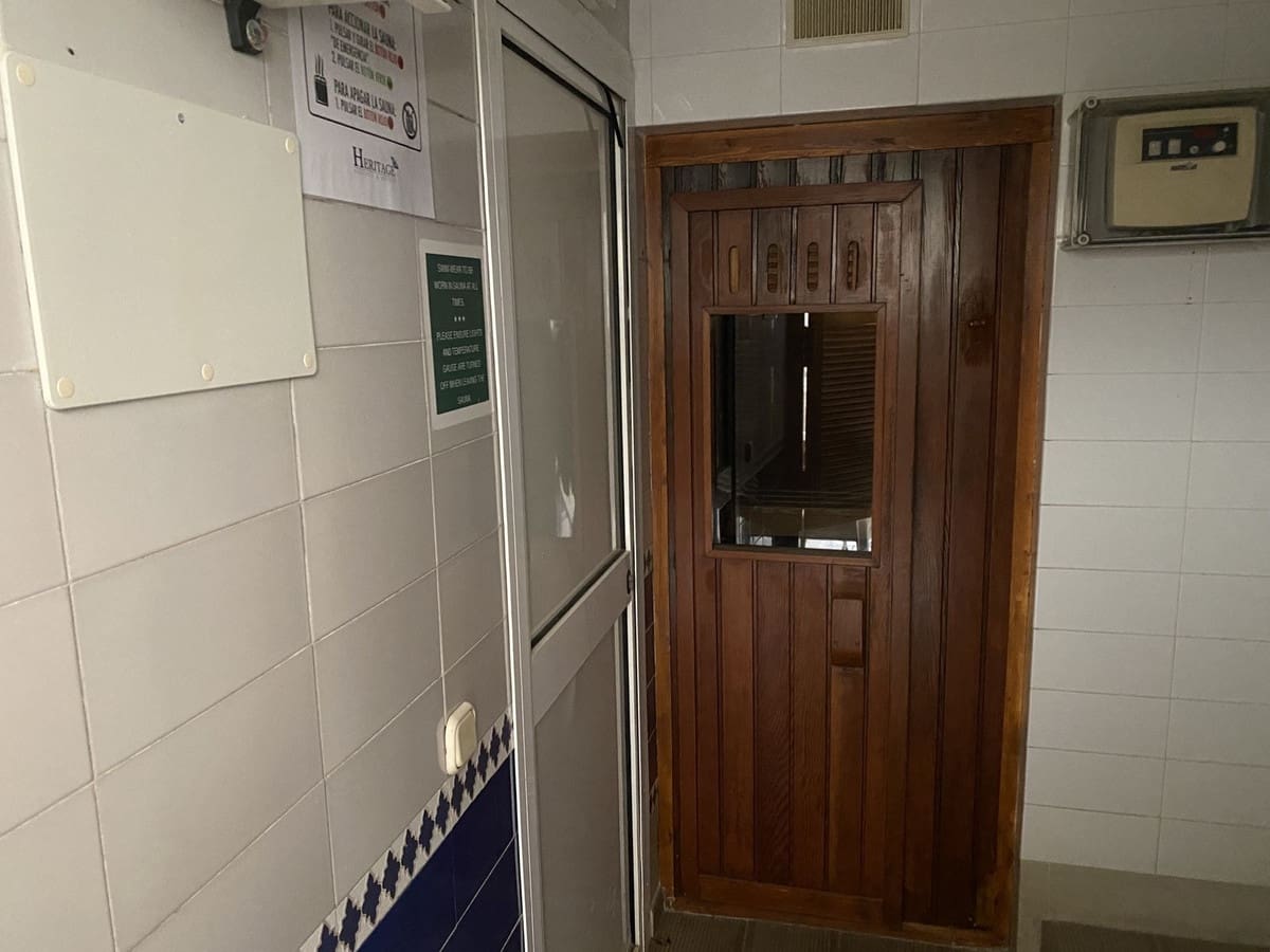 Local Commercial à vendre à Mijas Golf avec piscine - 1 350 000 € (Ref: 9589973)