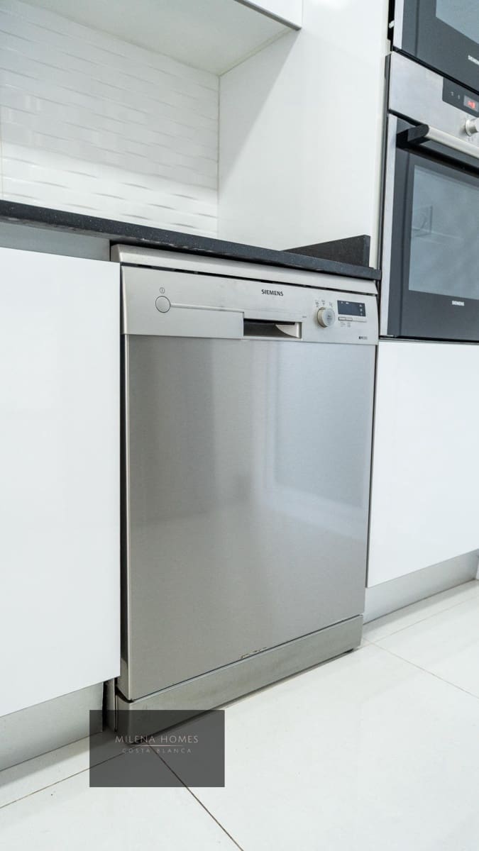 3 slaapkamer Appartement te koop in Torrevieja met zwembad garage - € 810.000 (Ref: 9589982)