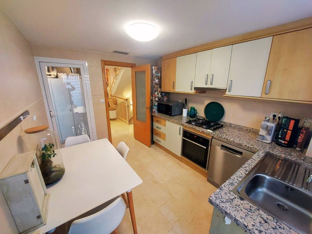 5 makuuhuone Huvila myytävänä paikassa La Nucia mukana uima-altaan - 385 000 € (Ref: 9590009)