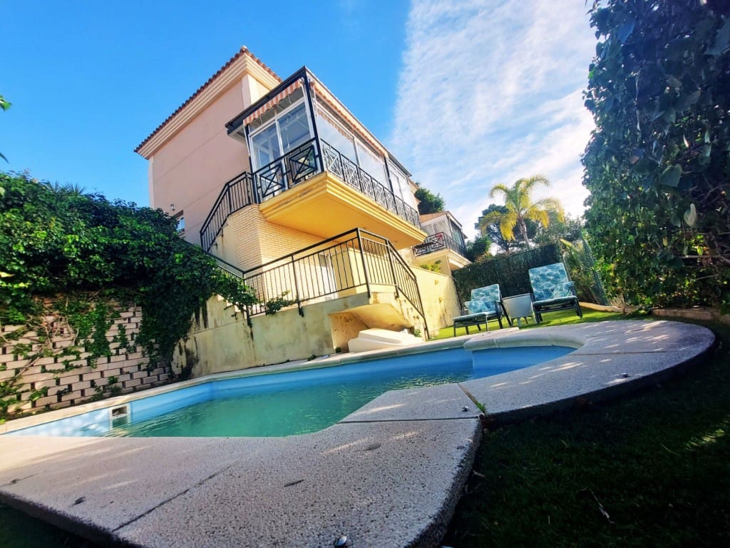 5 makuuhuone Huvila myytävänä paikassa La Nucia mukana uima-altaan - 385 000 € (Ref: 9590009)