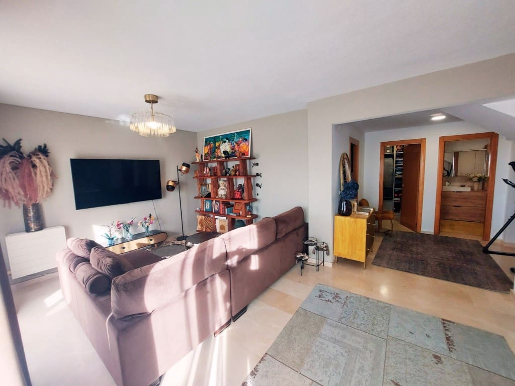 5 makuuhuone Huvila myytävänä paikassa La Nucia mukana uima-altaan - 385 000 € (Ref: 9590009)