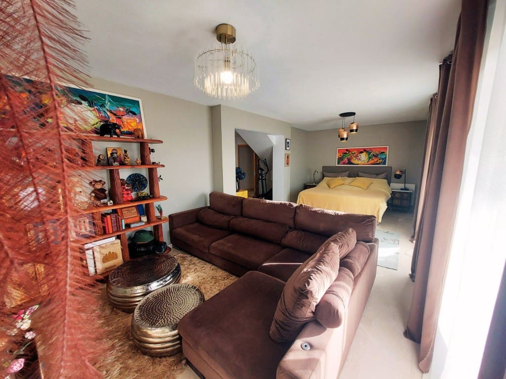 5 makuuhuone Huvila myytävänä paikassa La Nucia mukana uima-altaan - 385 000 € (Ref: 9590009)