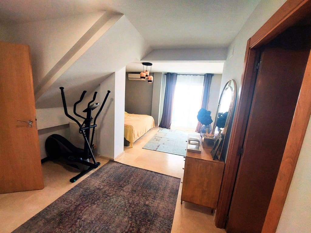 5 makuuhuone Huvila myytävänä paikassa La Nucia mukana uima-altaan - 385 000 € (Ref: 9590009)