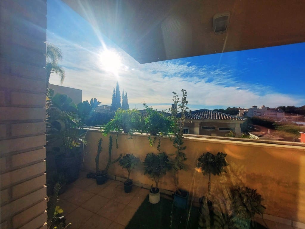 5 makuuhuone Huvila myytävänä paikassa La Nucia mukana uima-altaan - 385 000 € (Ref: 9590009)