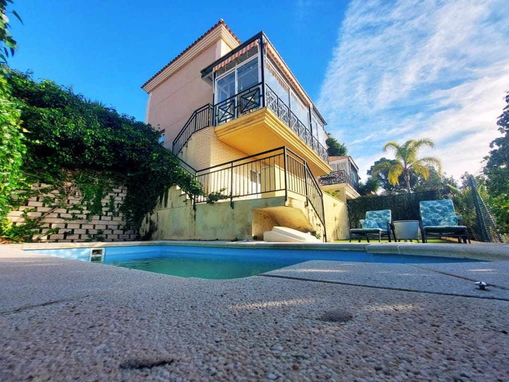 5 makuuhuone Huvila myytävänä paikassa La Nucia mukana uima-altaan - 385 000 € (Ref: 9590009)