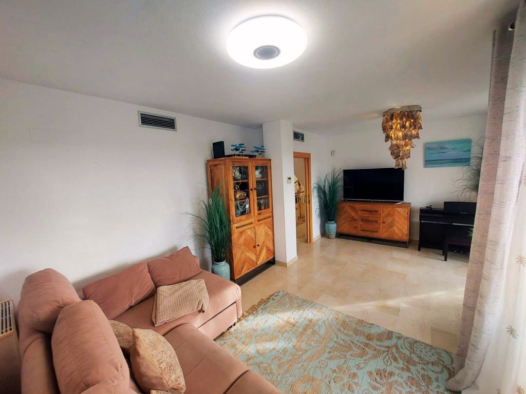 5 makuuhuone Huvila myytävänä paikassa La Nucia mukana uima-altaan - 385 000 € (Ref: 9590009)