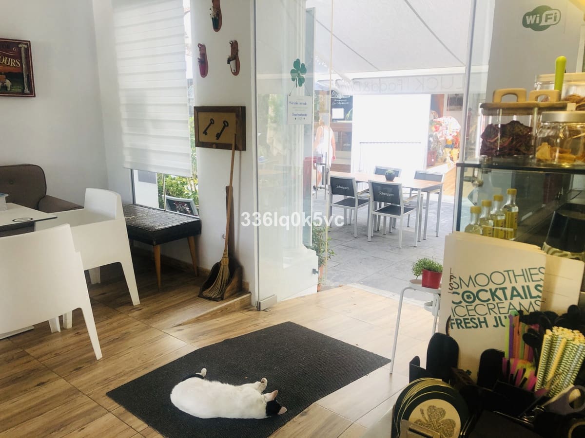 1 chambre Local Commercial à vendre à Benahavis - 460 000 € (Ref: 9590011)