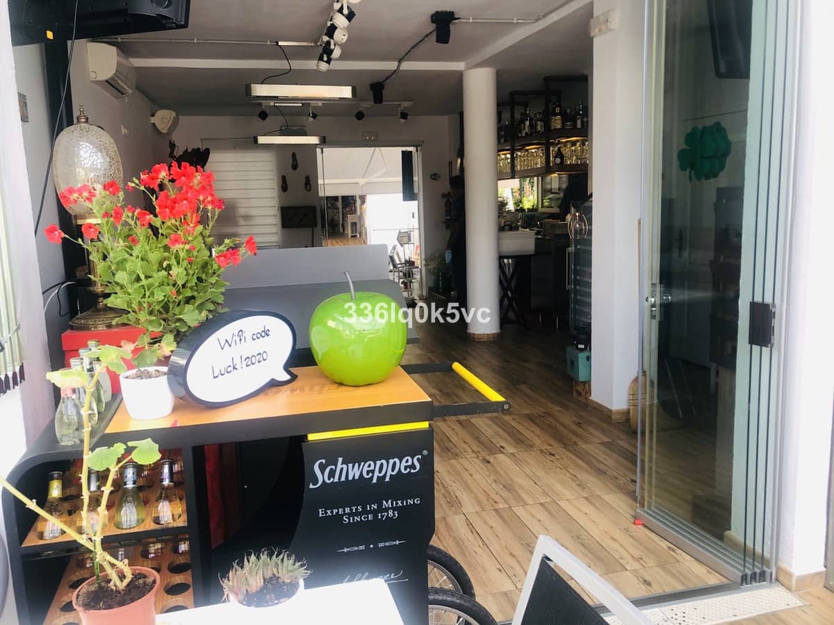 1 chambre Local Commercial à vendre à Benahavis - 460 000 € (Ref: 9590011)