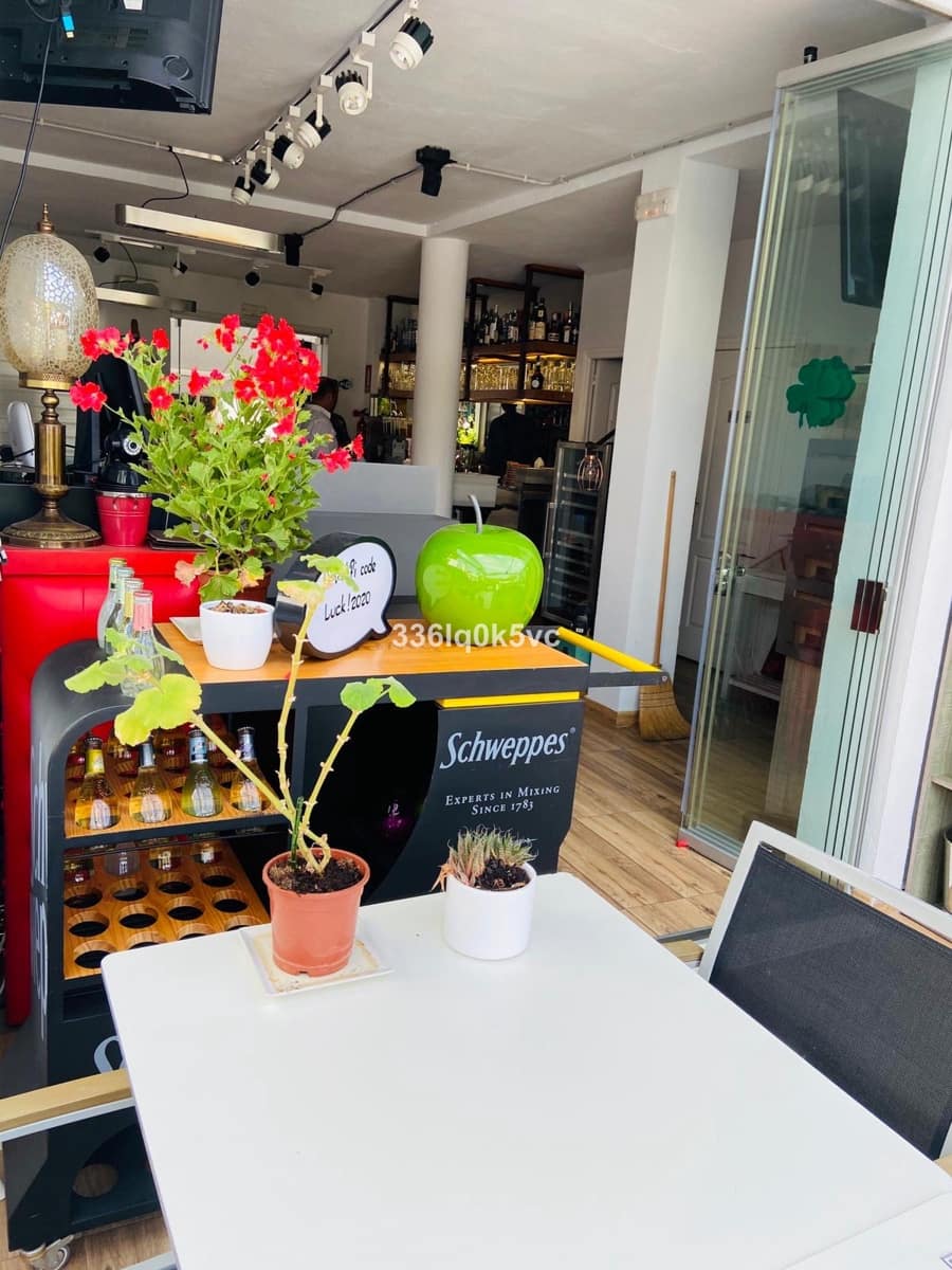 1 chambre Local Commercial à vendre à Benahavis - 460 000 € (Ref: 9590011)