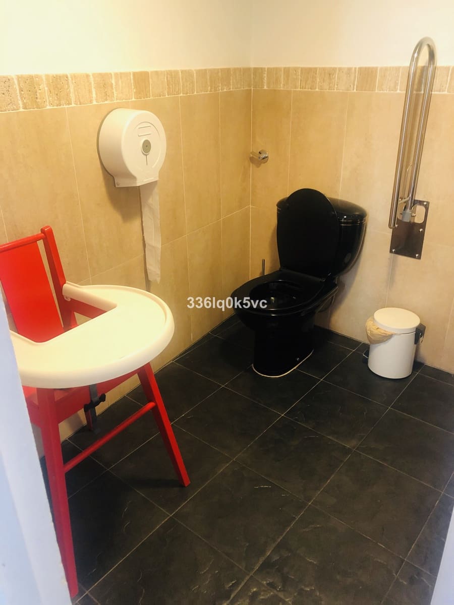 1 chambre Local Commercial à vendre à Benahavis - 460 000 € (Ref: 9590011)