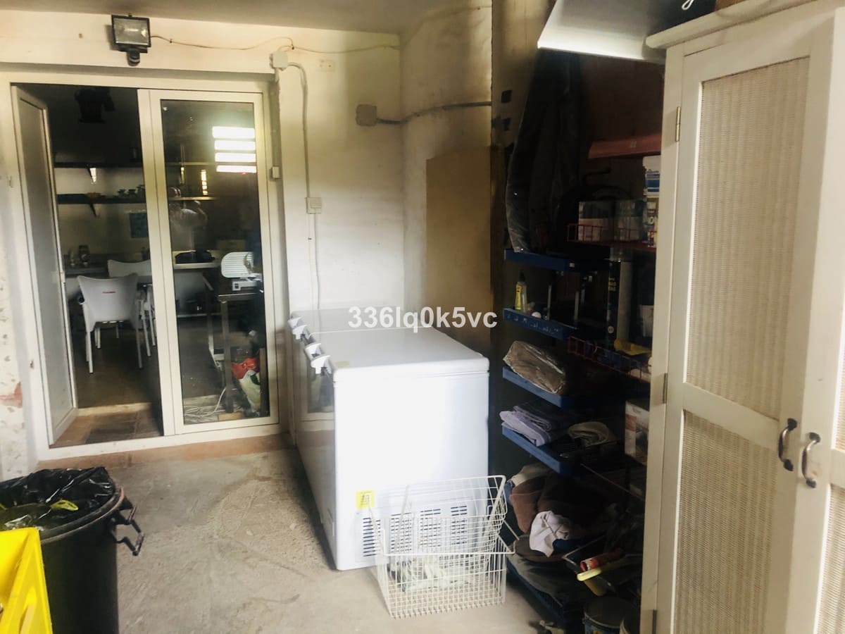 1 chambre Local Commercial à vendre à Benahavis - 460 000 € (Ref: 9590011)