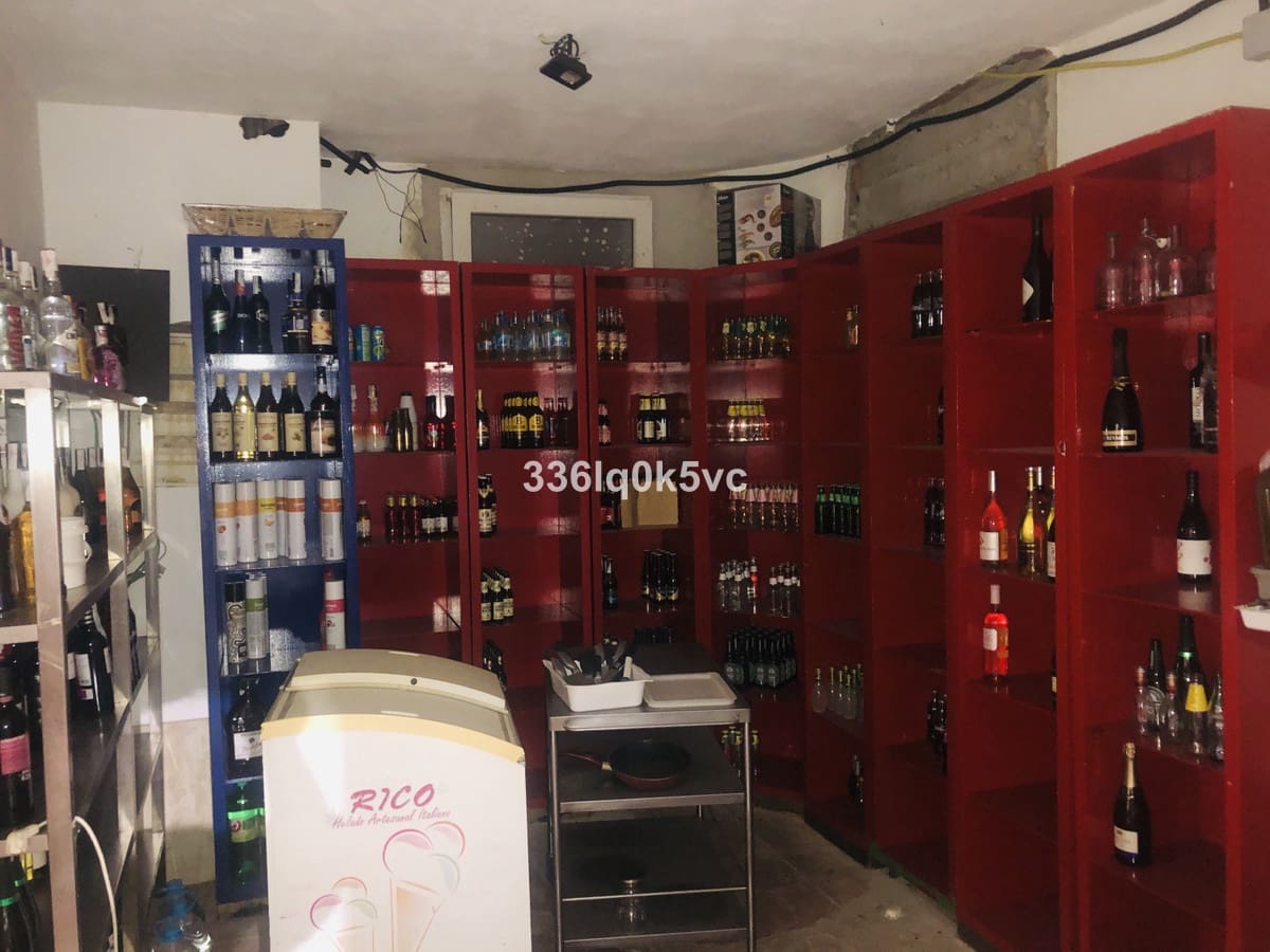 1 chambre Local Commercial à vendre à Benahavis - 460 000 € (Ref: 9590011)