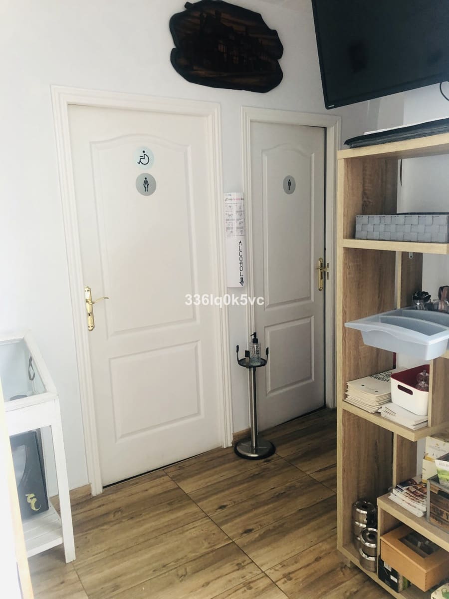 1 chambre Local Commercial à vendre à Benahavis - 460 000 € (Ref: 9590011)