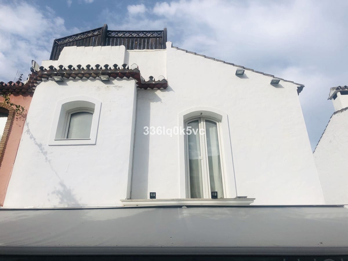 1 chambre Local Commercial à vendre à Benahavis - 460 000 € (Ref: 9590011)