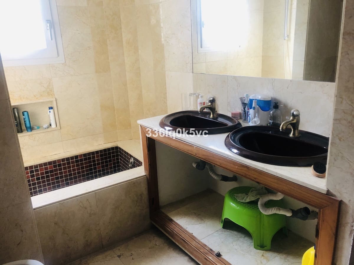 1 chambre Local Commercial à vendre à Benahavis - 460 000 € (Ref: 9590011)