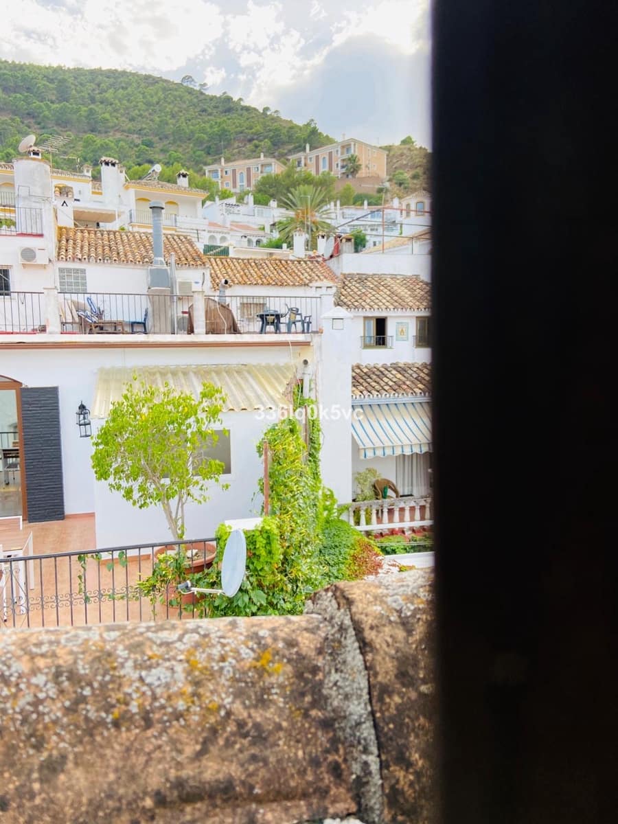 1 chambre Local Commercial à vendre à Benahavis - 460 000 € (Ref: 9590011)