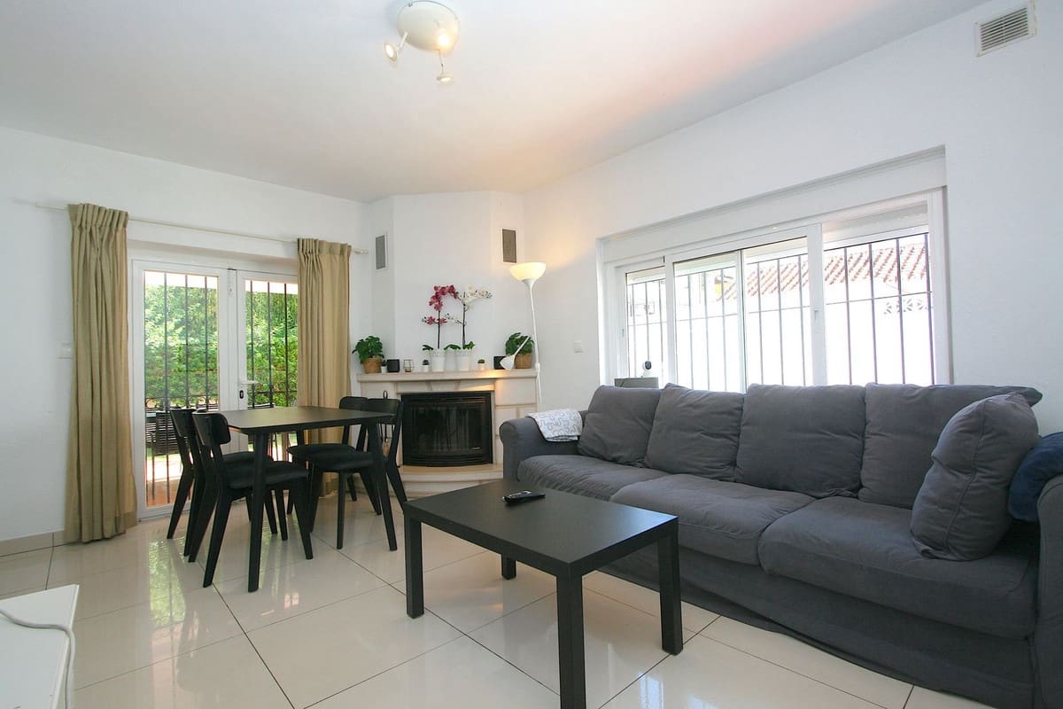 3 bedroom Villa for sale in Fuengirola with pool - € 469,000 (Ref: 9590089)