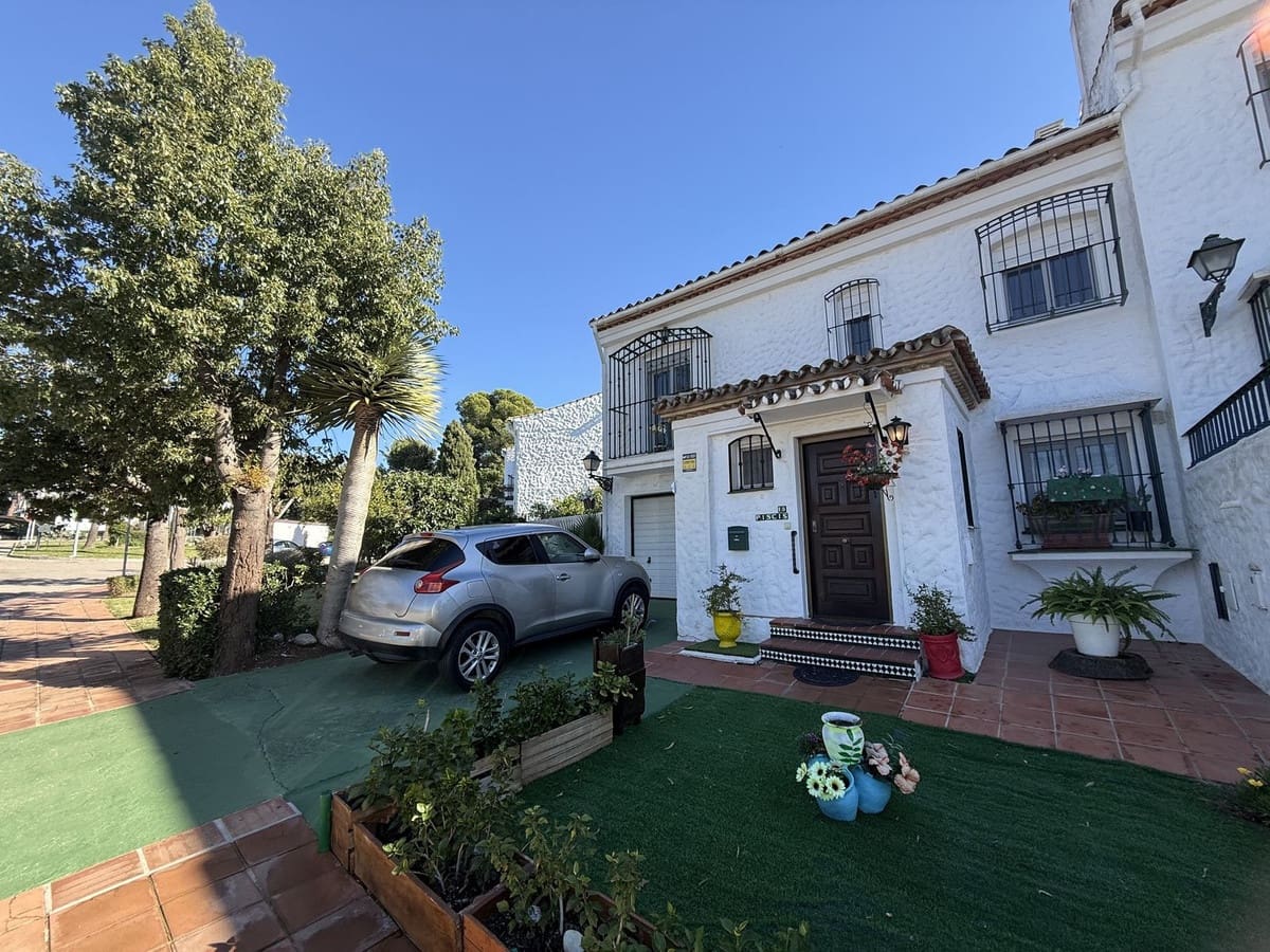 3 bedroom Townhouse for sale in El Paraiso with pool garage - € 495,000 (Ref: 9590094)