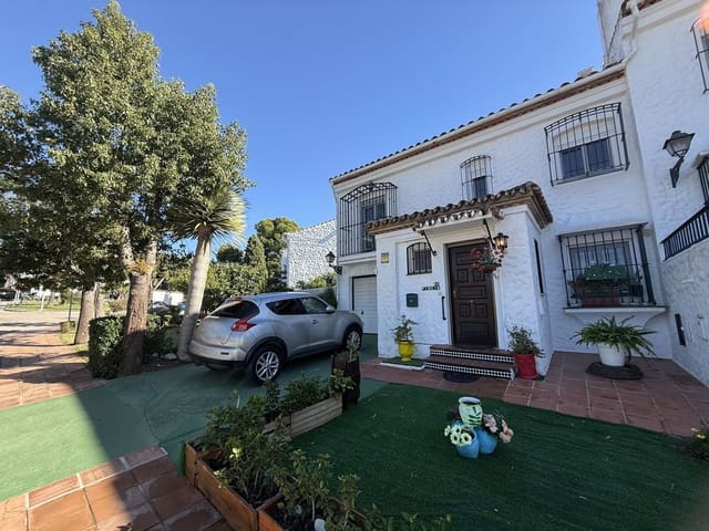 3 soveværelse Byhus til salg i El Paraiso, Estepona med swimmingpool garage - € 495.000 (Ref: 9590094)