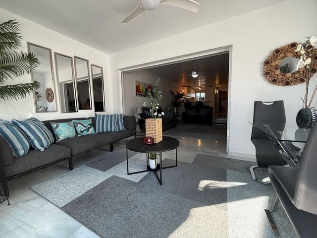 3 soveværelse Byhus til salg i El Paraiso, Estepona med swimmingpool garage - € 495.000 (Ref: 9590094)