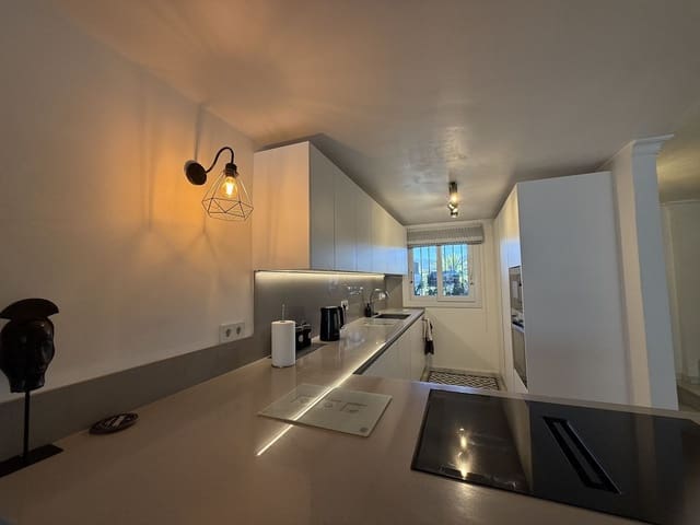 3 soveværelse Byhus til salg i El Paraiso, Estepona med swimmingpool garage - € 495.000 (Ref: 9590094)