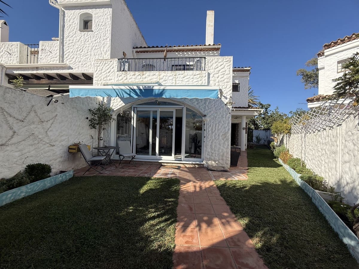 3 bedroom Townhouse for sale in El Paraiso with pool garage - € 495,000 (Ref: 9590094)