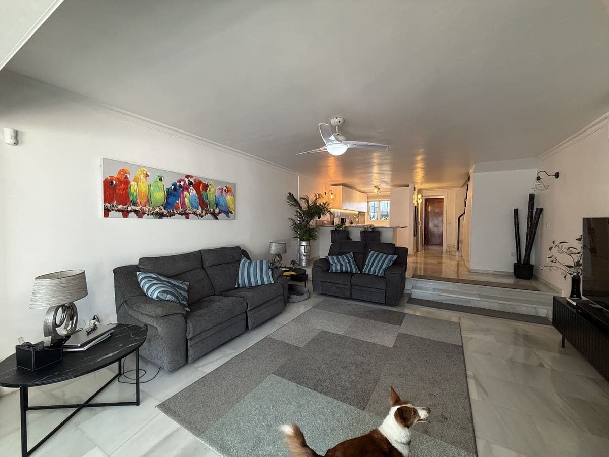 3 bedroom Townhouse for sale in El Paraiso with pool garage - € 495,000 (Ref: 9590094)