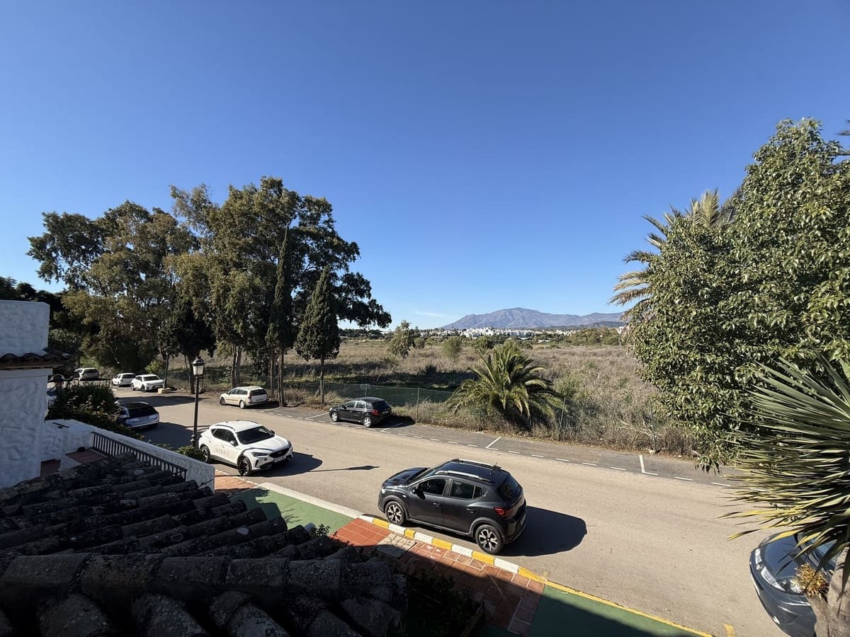 3 bedroom Townhouse for sale in El Paraiso with pool garage - € 495,000 (Ref: 9590094)