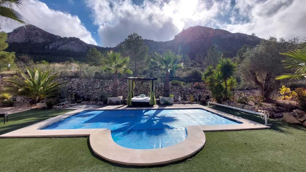 2 bedroom Villa for sale in Abanilla with pool - € 450,000 (Ref: 9590149)