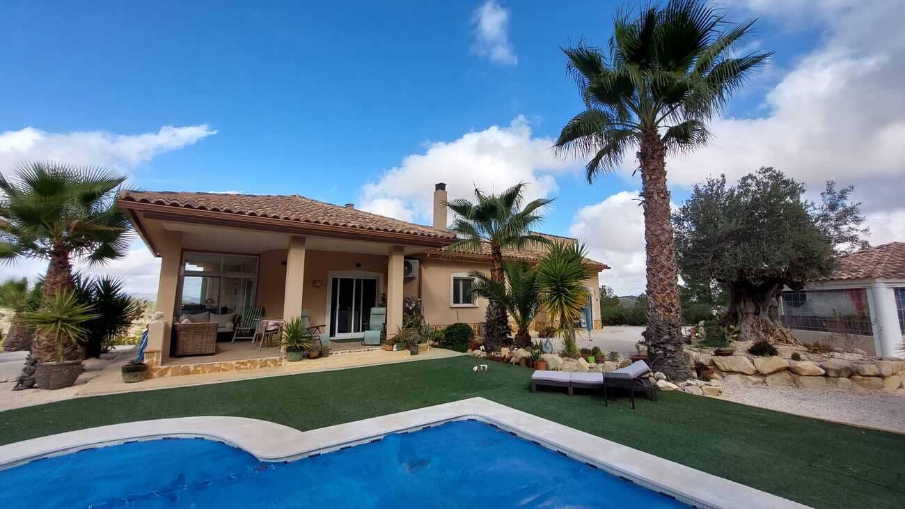 2 bedroom Villa for sale in Abanilla with pool - € 450,000 (Ref: 9590149)
