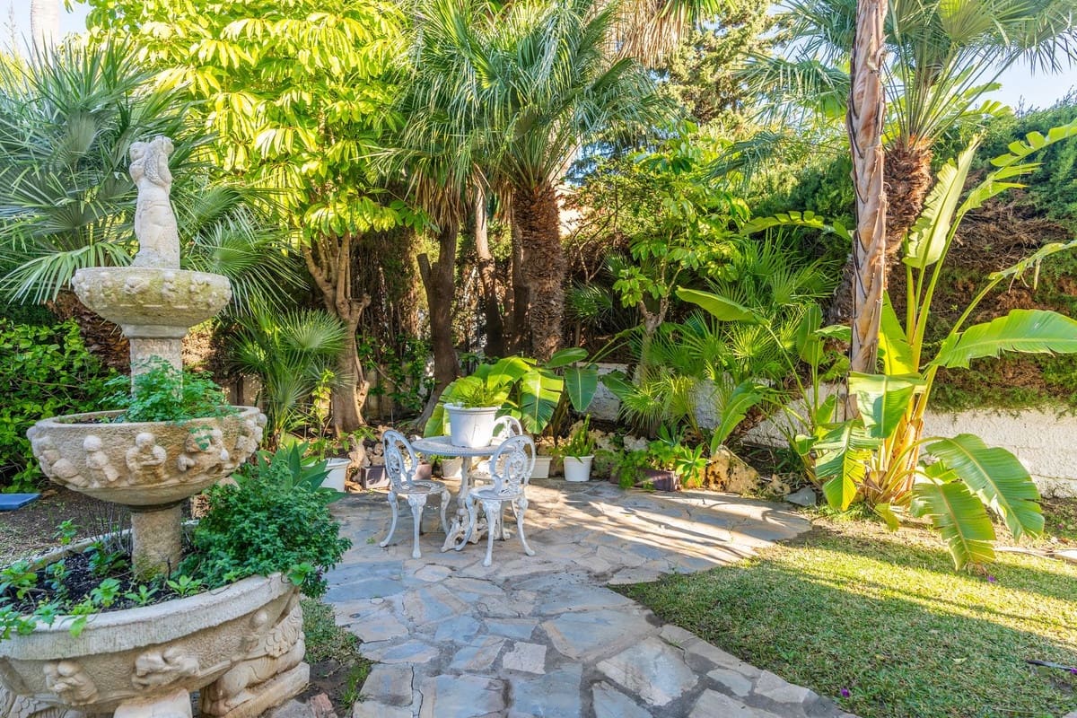 4 slaapkamer Villa te koop in Estepona met zwembad - € 1.695.000 (Ref: 9590175)